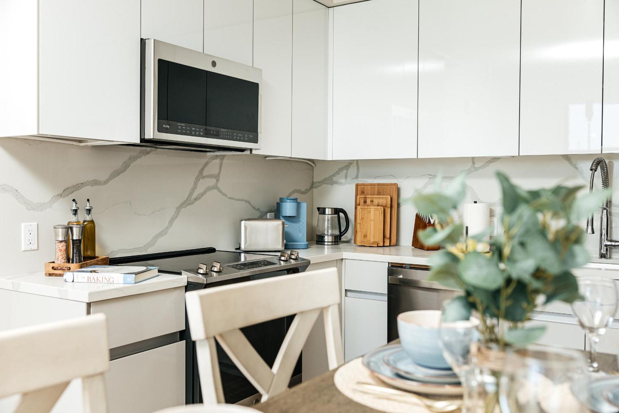 Stunning 2br Steps From Santa Monica Pier Apartment *