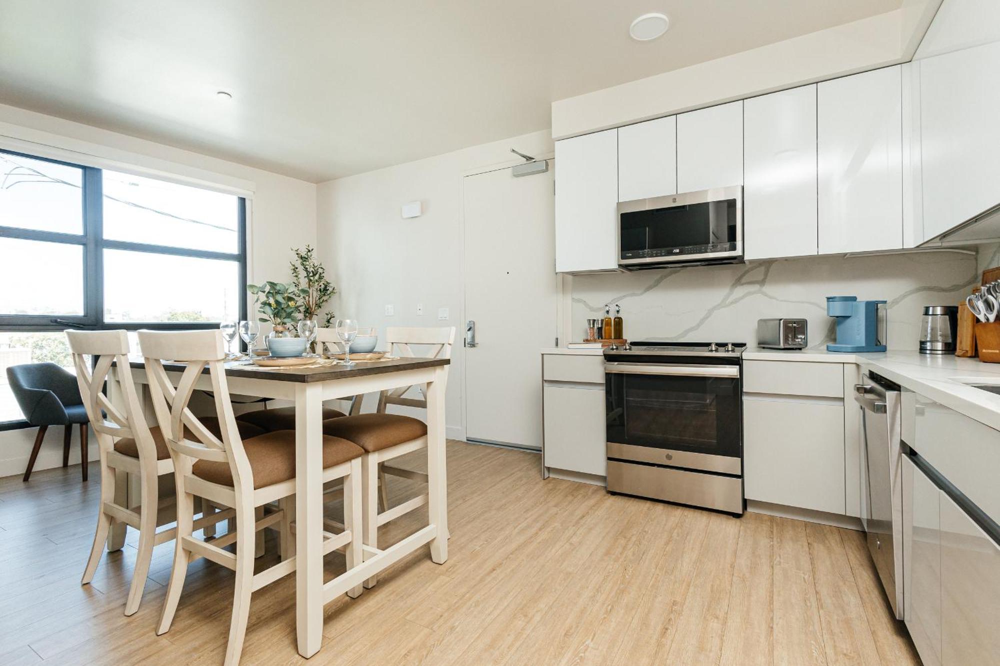 Stunning 2br Steps From Santa Monica Pier Los Angeles